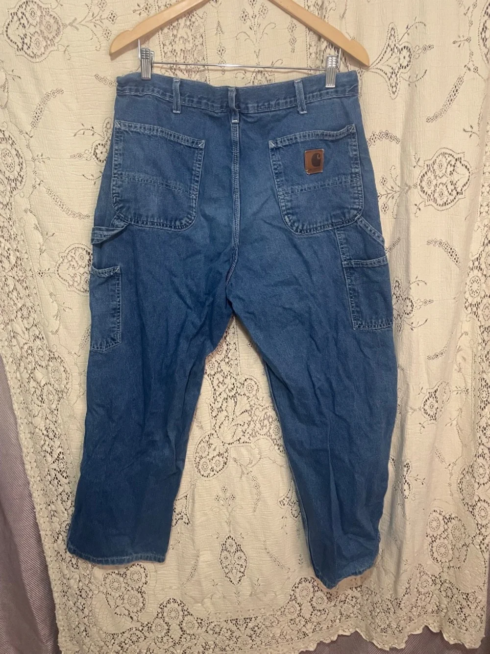 Carharrt: medium wash Carpenter jeans 36-30